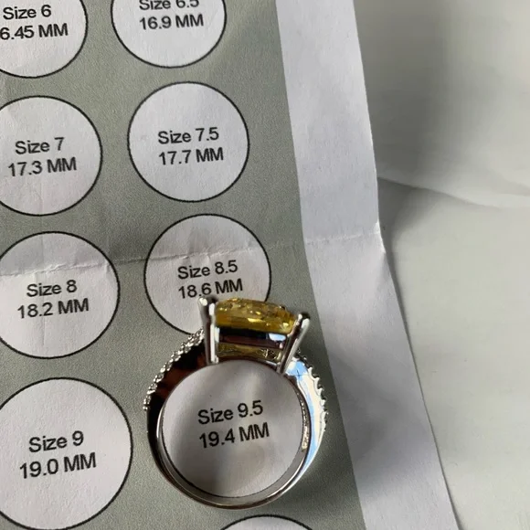 Vintage yellow CZ ring size 9.5 - Picture 4 of 6